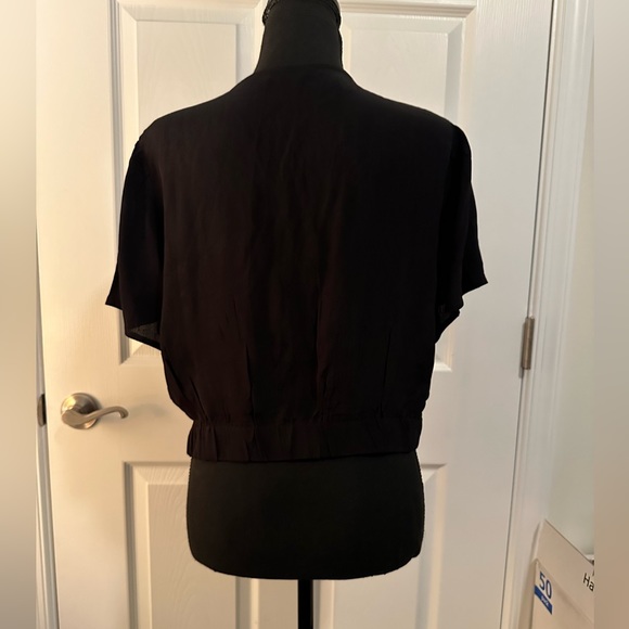 Cotton On: 🎃waist length top - Picture 2 of 4